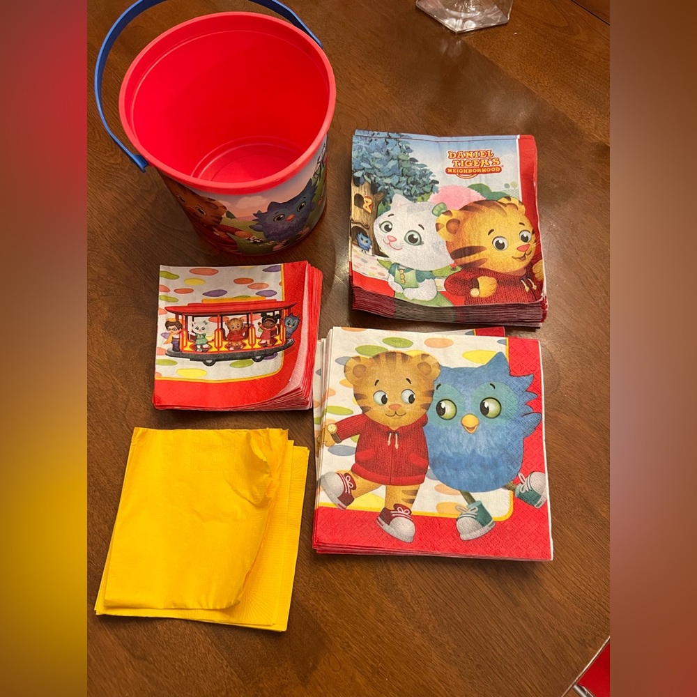 Daniel Tiger party favor napkins and bucket set new